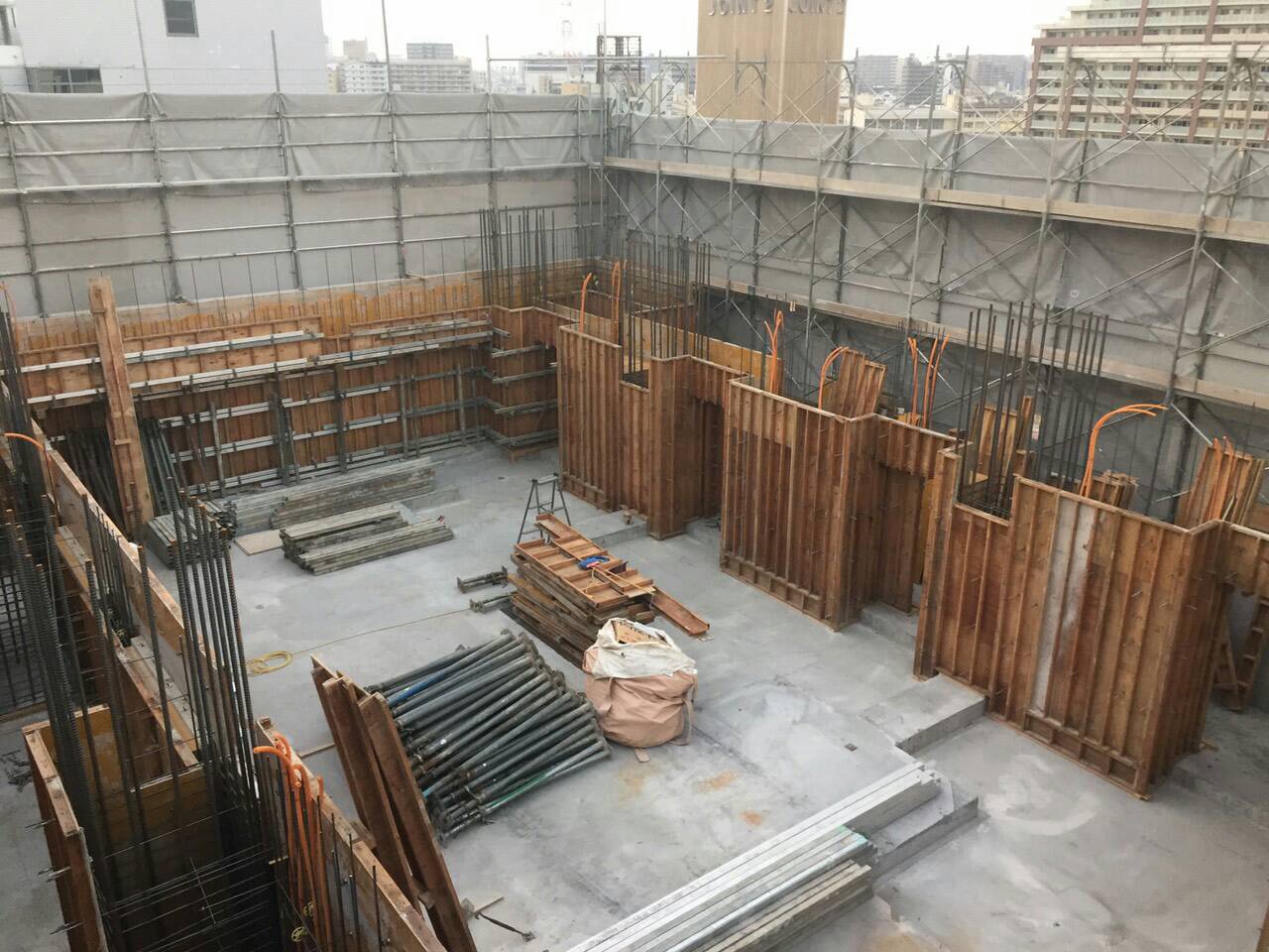 建築工事業（RCマンション建設工事 他）